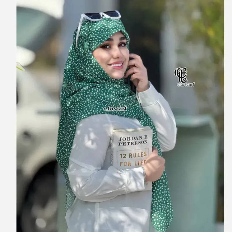 روسری نخی کاستوم طرح سپید قواره 110 دور دوخت بدون لیز خوردگی