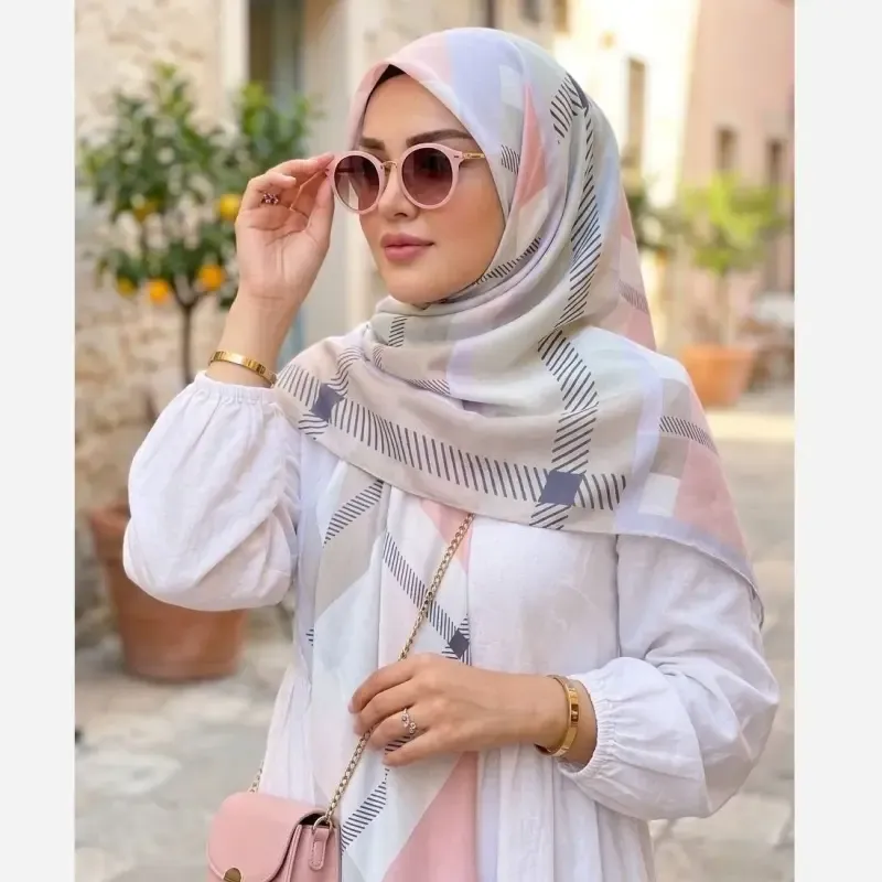 روسری نخ کاستوم طرح باربری سفید قواره بزرگ 140 سانتیمتر دور چرخ دوز