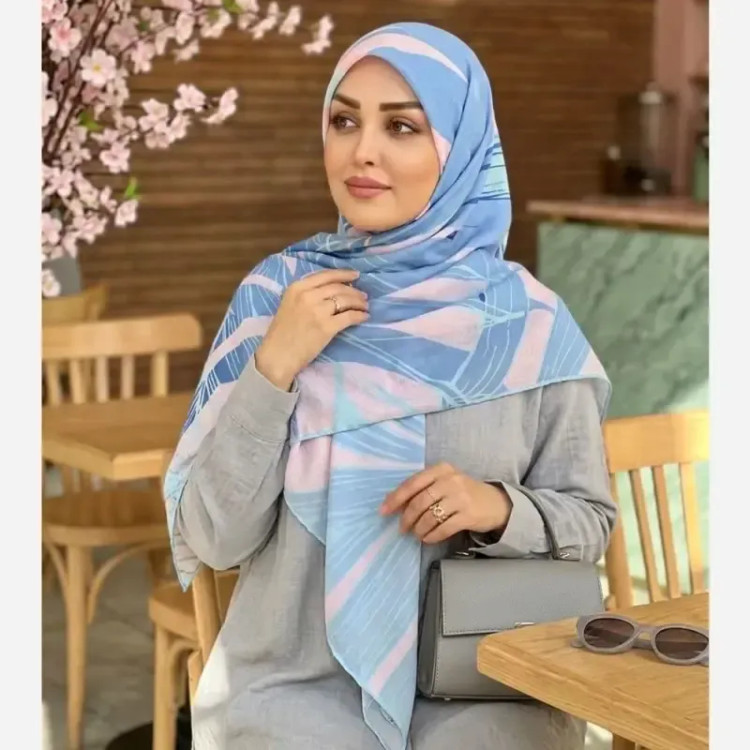 روسری نخی کاستوم سیتو قواره بزرگ طرح آوان 140 سانتیمتر دور دوخت لیز نیست
