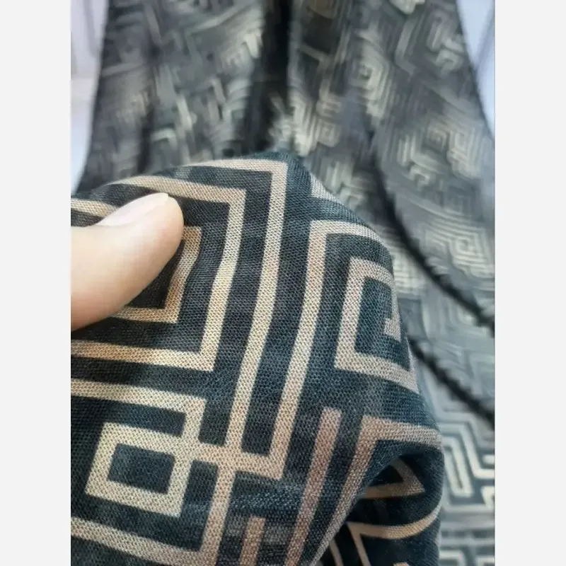 روسری طرح سیمین نخ بامبو قواره بزرگ 140x140 زنانه مشکی ریز نقش اسپرته