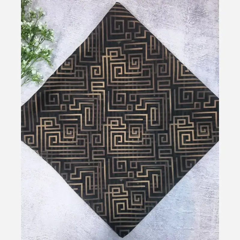 روسری طرح سیمین نخ بامبو قواره بزرگ 140x140 زنانه مشکی ریز نقش اسپرته